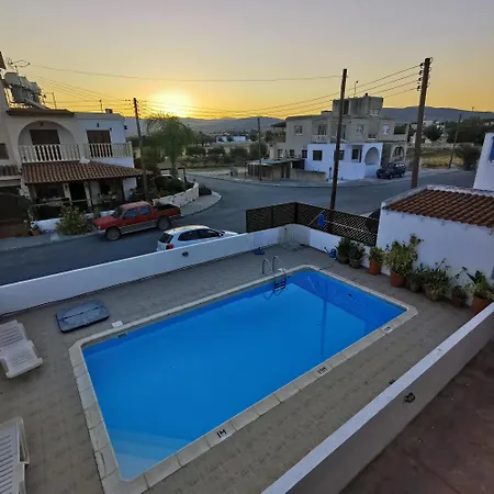 Andromeda Hideaway Polis