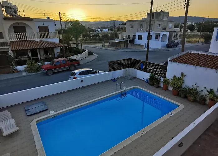 Andromeda Hideaway Polis